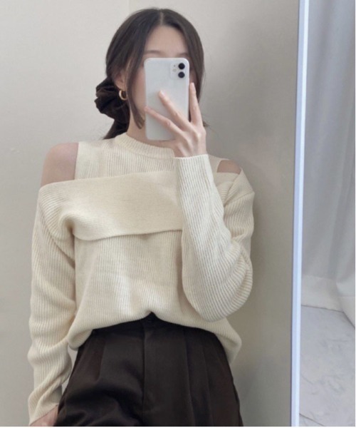 Dream garden（ドリームガーデン）の「レイヤード風 オフショルダー 長袖ニットトップス（ニット/セーター・レディース・ベージュ/ホワイト/ブラック・FREE）」の13枚目の写真