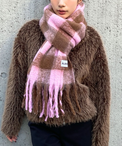 ALAND（エーランド）の「お気に入り7000件越え！【UNISEX】ALAND／チェックマフラー（マフラー・レディース・ベージュ/ピンク/ブルー/イエロー/オレンジ/ライトブルー/ピンク系その他/ブルー系その他/ブラウン/ライトグリーン/イエロー×グレー/ブルー系その他2/ピンク系その他2/桜・FREE）」の12枚目の写真