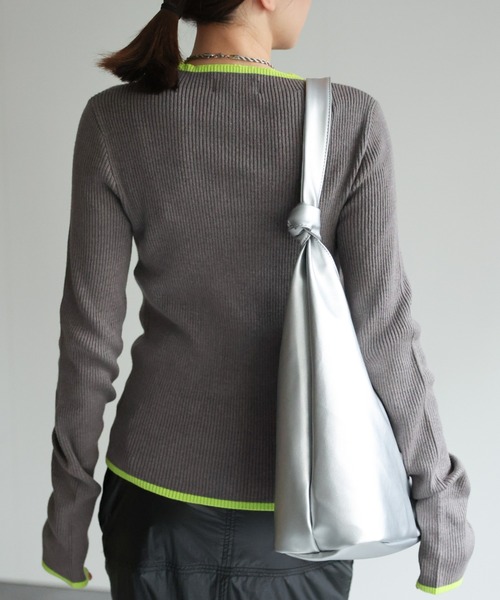 sakishimatokyo(サキシマトーキョー)の「<新色追加>【サムホール付き】リブ配色ニットプルオーバー/フィンガーホール(ニット/セーター・レディース・アイボリー/ブラック/レッド/グレー/ブルー・FREE)」の6枚目の写真