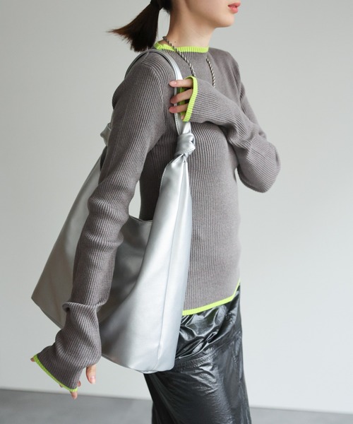 sakishimatokyo(サキシマトーキョー)の「<新色追加>【サムホール付き】リブ配色ニットプルオーバー/フィンガーホール(ニット/セーター・レディース・アイボリー/ブラック/レッド/グレー/ブルー・FREE)」の17枚目の写真