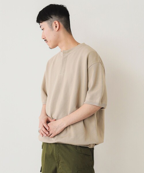 crepuscule(クレプスキュール)の「crepuscule × BEAMS T / Crewneck Button Short Sleeve(Tシャツ/カットソー・メンズ・ベージュ/ブラック・M/XL/L)」の2枚目の写真