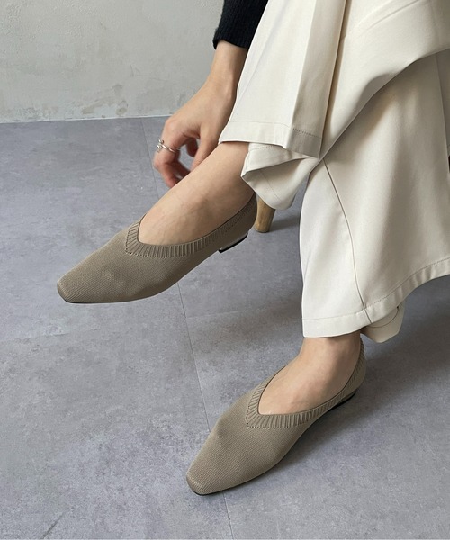 Thevon（ゼボン）の「ニットVカットパンプス（パンプス・レディース・ベージュ/ブラック・M/L）」の12枚目の写真