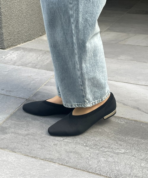 Thevon（ゼボン）の「ニットVカットパンプス（パンプス・レディース・ベージュ/ブラック・M/L）」の3枚目の写真