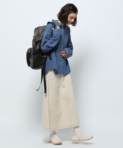 niko and...（ニコアンド）の「ジャガード＆箔デニムシャツ（シャツ/ブラウス・レディース・オフホワイト/ブルー/ライトブルー・FREE）」の9枚目の写真