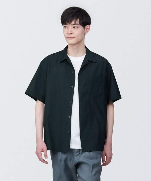 無印良品（ムジルシリョウヒン）の「紳士　ヘンプ混半袖シャツ（シャツ/ブラウス・メンズ・グリーン/ホワイト/ブラウン系1/ブラック・XL/L/S/XS）」の2枚目の写真