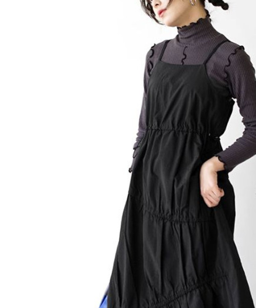 e-zakkamania stores（イーザッカマニアストアーズ）の「アシンメトリーティアード ナイロンキャミワンピース（ワンピース・レディース・ブラック/カーキ・M）」の4枚目の写真