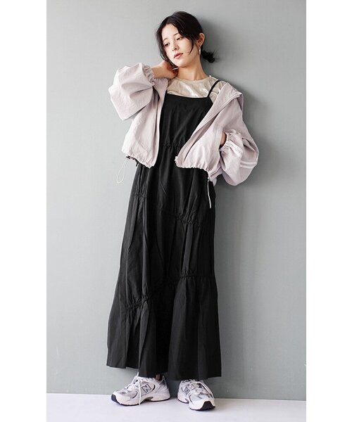 e-zakkamania stores（イーザッカマニアストアーズ）の「アシンメトリーティアード ナイロンキャミワンピース（ワンピース・レディース・ブラック/カーキ・M）」の6枚目の写真