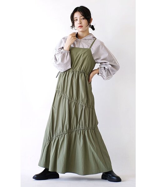 e-zakkamania stores（イーザッカマニアストアーズ）の「アシンメトリーティアード ナイロンキャミワンピース（ワンピース・レディース・ブラック/カーキ・M）」の7枚目の写真