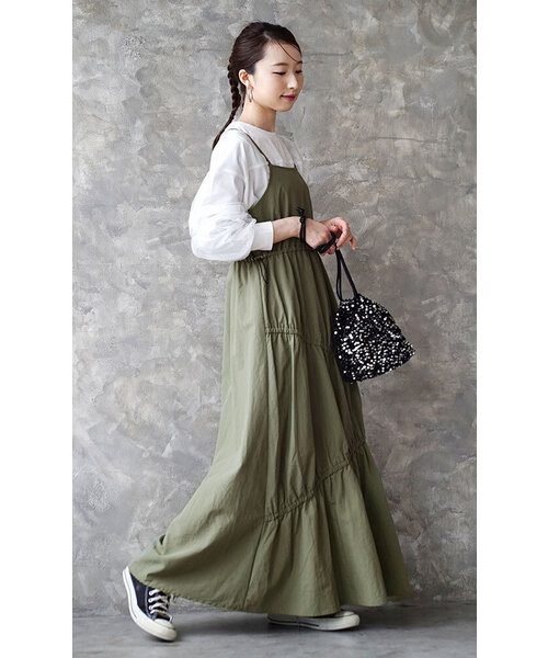 e-zakkamania stores（イーザッカマニアストアーズ）の「アシンメトリーティアード ナイロンキャミワンピース（ワンピース・レディース・ブラック/カーキ・M）」の9枚目の写真