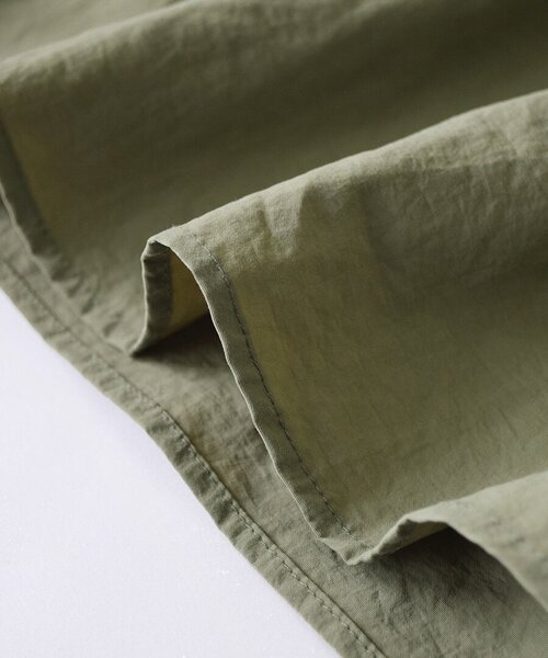 e-zakkamania stores（イーザッカマニアストアーズ）の「アシンメトリーティアード ナイロンキャミワンピース（ワンピース・レディース・ブラック/カーキ・M）」の17枚目の写真