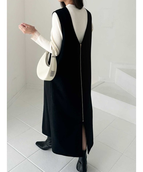 GeeRA（ジーラ）の「前後2WAYジップデザインVネックワンピース（ワンピース・レディース・ベージュ/ブラック・MEDIUM/LARGE）」の16枚目の写真