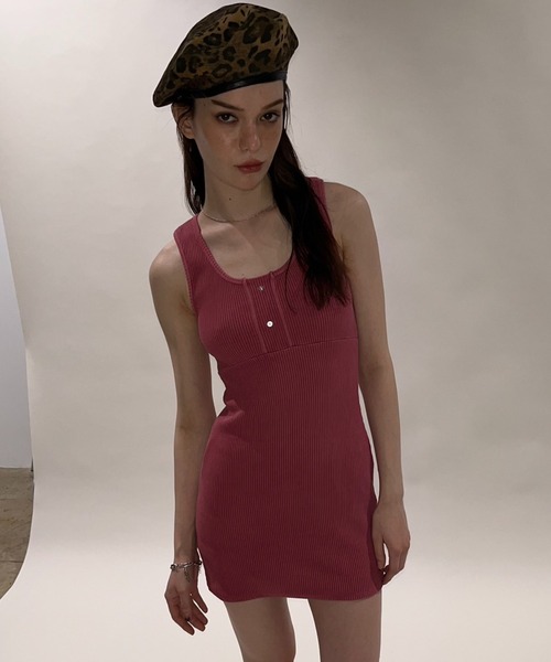【関税込み】Valentino ベージュ スクエアネック ミニワンピース Valentinoのベージュ スクエアネック ミニワンピースがセール中