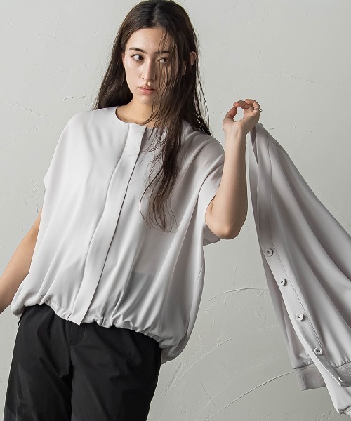 MAYSON GREY(メイソングレイ)の「eggシルエットドロストヘムジョーゼットブラウス(シャツ/ブラウス・レディース・ブルー/ブラック/グレー・M)」の2枚目の写真