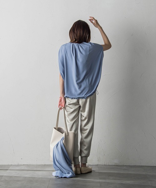 MAYSON GREY(メイソングレイ)の「eggシルエットドロストヘムジョーゼットブラウス(シャツ/ブラウス・レディース・ブルー/ブラック/グレー・M)」の13枚目の写真
