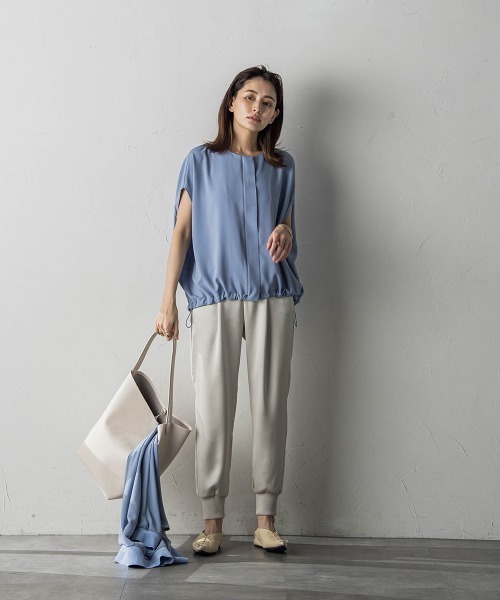 MAYSON GREY(メイソングレイ)の「eggシルエットドロストヘムジョーゼットブラウス(シャツ/ブラウス・レディース・ブルー/ブラック/グレー・M)」の12枚目の写真