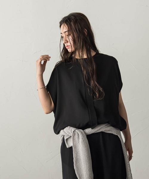 MAYSON GREY(メイソングレイ)の「eggシルエットドロストヘムジョーゼットブラウス(シャツ/ブラウス・レディース・ブルー/ブラック/グレー・M)」の18枚目の写真