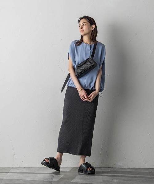 MAYSON GREY(メイソングレイ)の「eggシルエットドロストヘムジョーゼットブラウス(シャツ/ブラウス・レディース・ブルー/ブラック/グレー・M)」の17枚目の写真