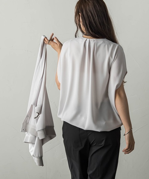 MAYSON GREY(メイソングレイ)の「eggシルエットドロストヘムジョーゼットブラウス(シャツ/ブラウス・レディース・ブルー/ブラック/グレー・M)」の6枚目の写真