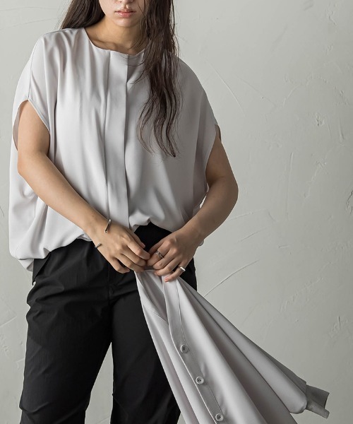 MAYSON GREY(メイソングレイ)の「eggシルエットドロストヘムジョーゼットブラウス(シャツ/ブラウス・レディース・ブルー/ブラック/グレー・M)」の5枚目の写真