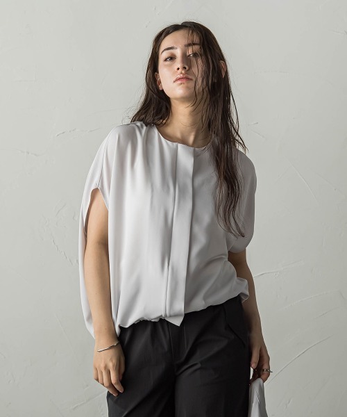 MAYSON GREY(メイソングレイ)の「eggシルエットドロストヘムジョーゼットブラウス(シャツ/ブラウス・レディース・ブルー/ブラック/グレー・M)」の4枚目の写真