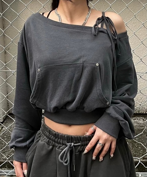 XU（エックスユー）の「【Never mind the XU】one shoulder sweat tops / 【ネバーマインド ザ エックスユー】ワンショルダー長袖スウェットトップス（スウェット・レディース・チャコール・ONE SIZE）」の7枚目の写真