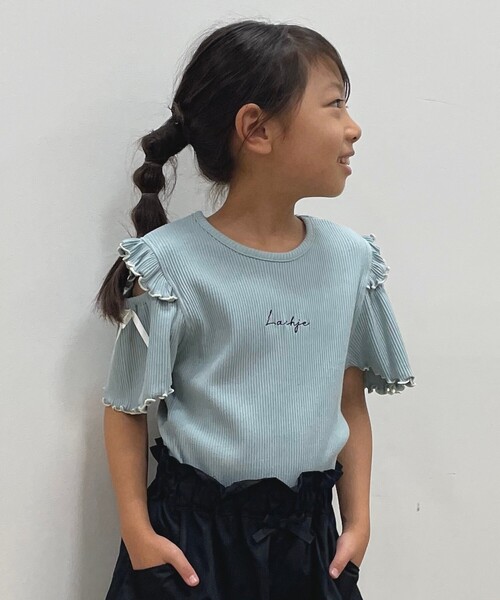 SHOO・LA・RUE（シューラルー）の「◆【110-140cm】フリルメロー肩開きプルオーバー（Tシャツ/カットソー・キッズ・サックスブルー/ブラック/ピンク系・13/12/11/14）」の4枚目の写真