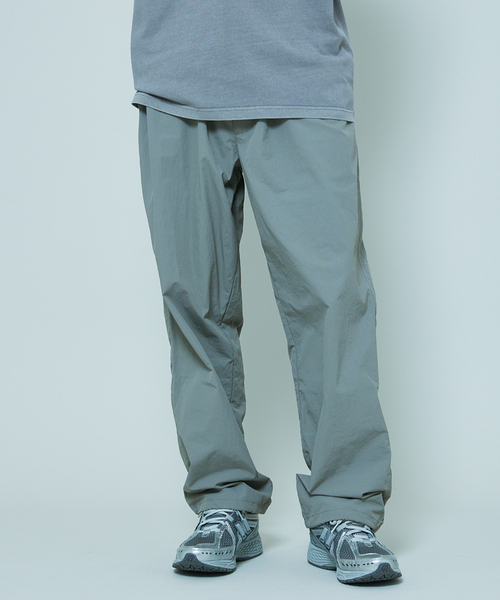 SHELTECH(シェルテック)の「SHELTECH × JOURNAL STANDARD / 別注 ナイロン イージーパンツ(その他パンツ・メンズ・ブラック/グレー・MEDIUM/X-LARGE/LARGE)」の1枚目の写真