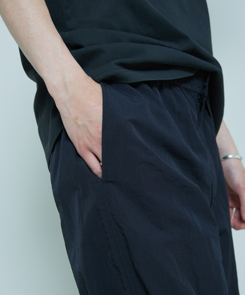 SHELTECH(シェルテック)の「SHELTECH × JOURNAL STANDARD / 別注 ナイロン イージーパンツ(その他パンツ・メンズ・ブラック/グレー・MEDIUM/X-LARGE/LARGE)」の9枚目の写真