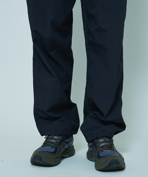 SHELTECH(シェルテック)の「SHELTECH × JOURNAL STANDARD / 別注 ナイロン イージーパンツ(その他パンツ・メンズ・ブラック/グレー・MEDIUM/X-LARGE/LARGE)」の10枚目の写真