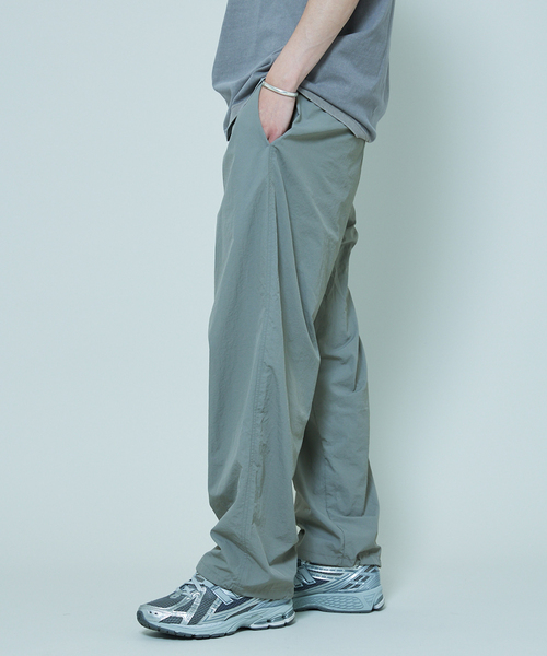 SHELTECH(シェルテック)の「SHELTECH × JOURNAL STANDARD / 別注 ナイロン イージーパンツ(その他パンツ・メンズ・ブラック/グレー・MEDIUM/X-LARGE/LARGE)」の18枚目の写真