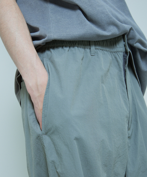 SHELTECH(シェルテック)の「SHELTECH × JOURNAL STANDARD / 別注 ナイロン イージーパンツ(その他パンツ・メンズ・ブラック/グレー・MEDIUM/X-LARGE/LARGE)」の21枚目の写真