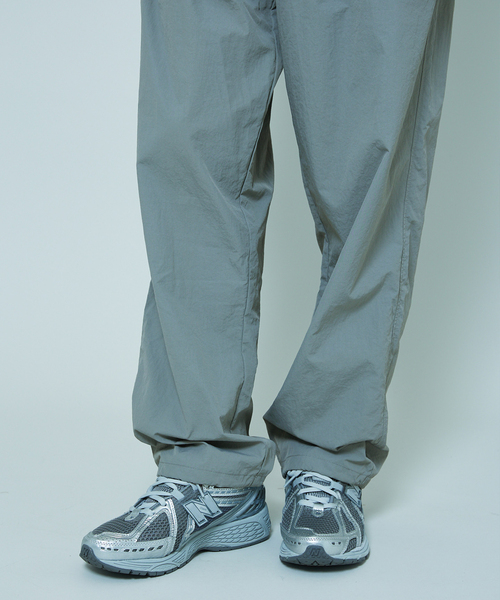 SHELTECH(シェルテック)の「SHELTECH × JOURNAL STANDARD / 別注 ナイロン イージーパンツ(その他パンツ・メンズ・ブラック/グレー・MEDIUM/X-LARGE/LARGE)」の22枚目の写真