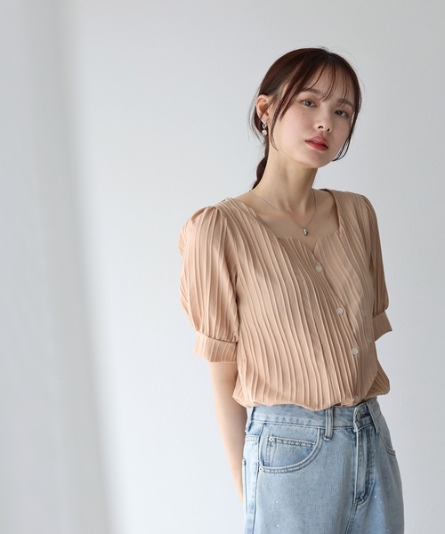 BLUEEAST（ブルーイースト）の「ハートネックブラウス（シャツ/ブラウス・レディース・ブラック/ホワイト/ミント/ベージュ/ブルーグレー・MEDIUM）」の4枚目の写真