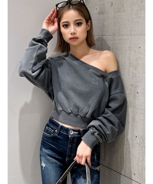 GYDA(ジェイダ)の「GYGYピグメントワンショルデザインショートスウェットトップス(スウェット・レディース・チャコールグレー/ピンク/アイボリー・FREE)」の4枚目の写真