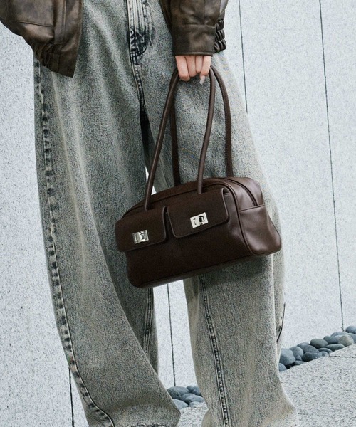 LAKOLE（ラコレ）の「フロントポケット横長バッグ / 132244（ハンドバッグ・レディース・オフホワイト/ブラック/ブラウン・FREE）」の3枚目の写真