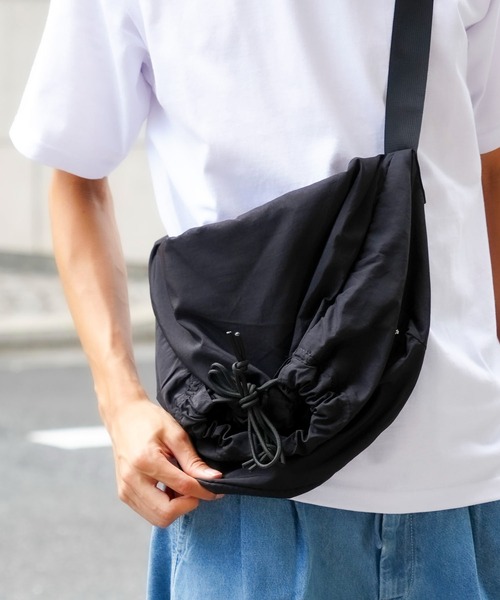 BEN DAVIS（ベンデイビス）の「【BEN DAVIS/ベンデイビス】ナイロンドローストショルダーバッグ BDW-8357（ショルダーバッグ・メンズ・ブラック/カーキ/オフホワイト/ベージュ・FREE）」の3枚目の写真