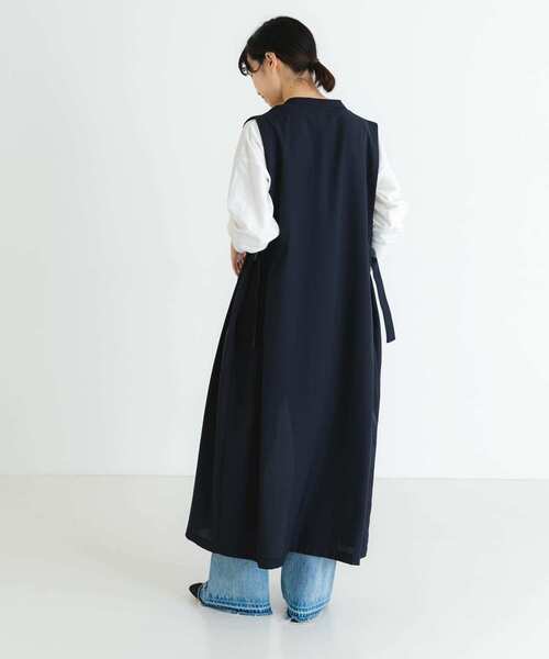 URBAN RESEARCH（アーバンリサーチ）の「サイドベルトツイルジレワンピース（ワンピース・レディース・モカ/ブルー系その他・FREE）」の6枚目の写真