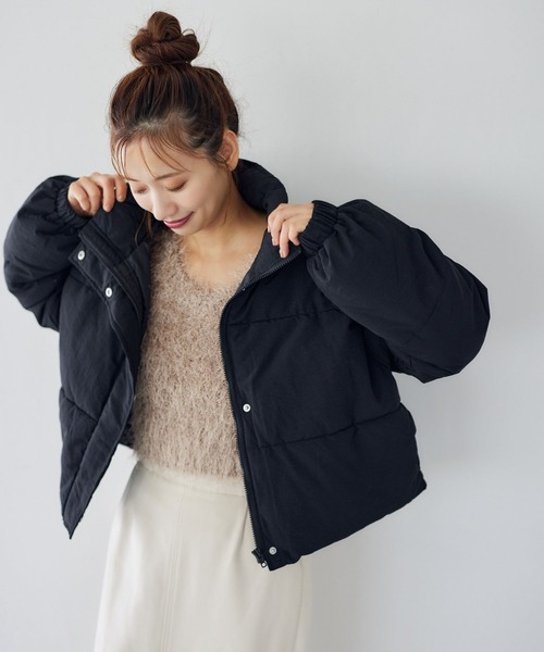 mysty woman(ミスティウーマン)の「中綿ショートブルゾン 126028(ブルゾン・レディース・ライトカーキ/アイボリー/ブラック・FREE)」の6枚目の写真