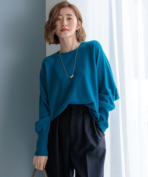 23区（ニジュウサンク）の「【洗える】ピュアカシミヤ ドルマンスリーブ ニット（ニット/セーター・レディース・ブラック系/ベージュ系/オレンジ系/こしょう色系/ターコイズブルー系/グレー系・32）」の4枚目の写真