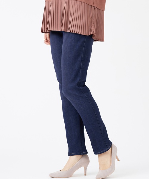 BELLUNA PLUS（ベルーナ）の「裏ベロアストレッチデニムパンツ６８丈（デニムパンツ・レディース・ブラック/インディゴブルー/ブルー/ブラック系2・SMALL/MEDIUM/LARGE/X-LARGE）」の5枚目の写真
