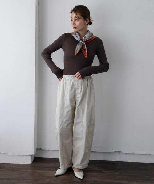 URBAN RESEARCH Sonny Label（アーバンリサーチサニーレーベル）の「『UR TECH』蓄熱ベーシックロングTシャツ（Tシャツ/カットソー・レディース・チャコールグレー/ブラウン/オフホワイト・FREE）」の19枚目の写真