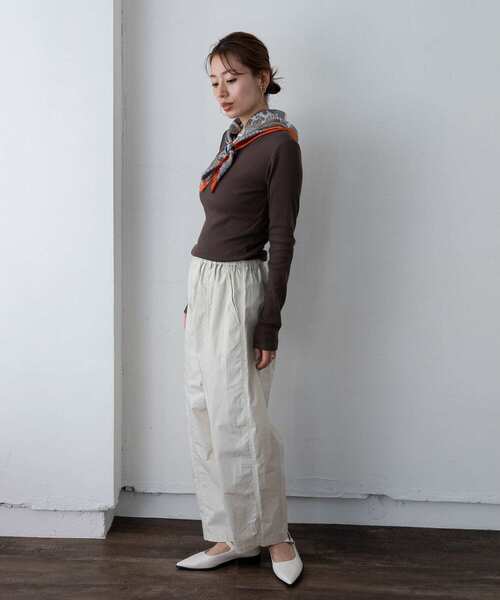 URBAN RESEARCH Sonny Label（アーバンリサーチサニーレーベル）の「『UR TECH』蓄熱ベーシックロングTシャツ（Tシャツ/カットソー・レディース・チャコールグレー/ブラウン/オフホワイト・FREE）」の20枚目の写真