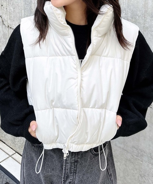INGNI（イング）の「Wジップクロップド丈中綿ベスト（ダウンベスト・レディース・ブラック/グレー/オフホワイト・M）」の4枚目の写真