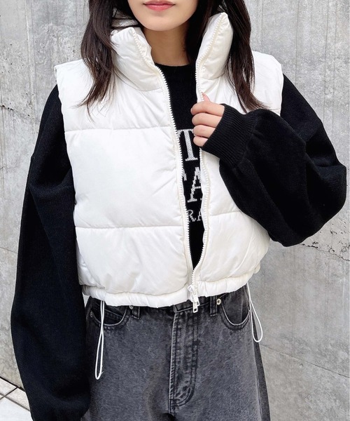 INGNI（イング）の「Wジップクロップド丈中綿ベスト（ダウンベスト・レディース・ブラック/グレー/オフホワイト・M）」の5枚目の写真