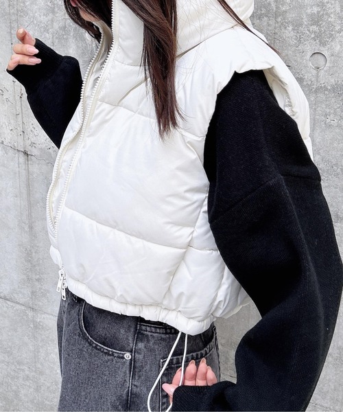 INGNI（イング）の「Wジップクロップド丈中綿ベスト（ダウンベスト・レディース・ブラック/グレー/オフホワイト・M）」の7枚目の写真