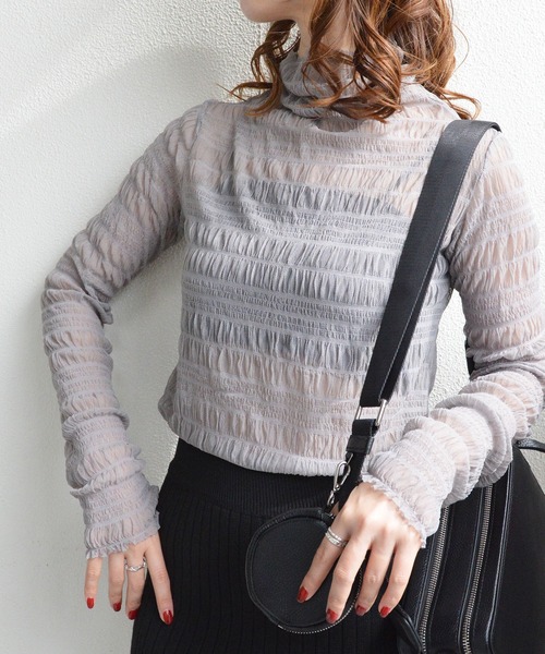 styiro(スタイロ)の「シアートップス ギャザーフリル ハイネック/長袖(Tシャツ/カットソー・レディース・グレー/ブラック/ピンク/パープル/アイボリー/ピンク系その他・FREE)」の4枚目の写真