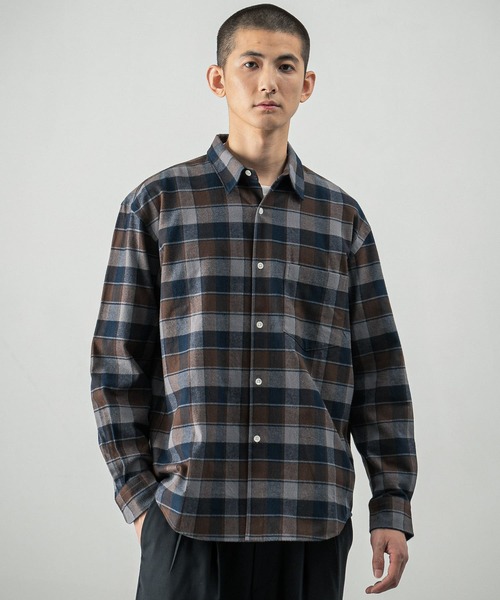 URBAN RESEARCH（アーバンリサーチ）の「『UR TECH』『蓄熱』起毛レギュラーシャツ（シャツ/ブラウス・メンズ・ベージュ/ネイビー/オフホワイト/ブルー系その他・SMALL/MEDIUM/LARGE）」の4枚目の写真