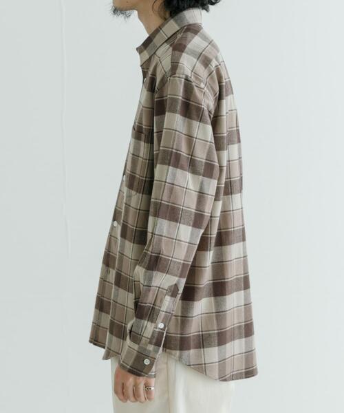 URBAN RESEARCH（アーバンリサーチ）の「『UR TECH』『蓄熱』起毛レギュラーシャツ（シャツ/ブラウス・メンズ・ベージュ/ネイビー/オフホワイト/ブルー系その他・SMALL/MEDIUM/LARGE）」の8枚目の写真