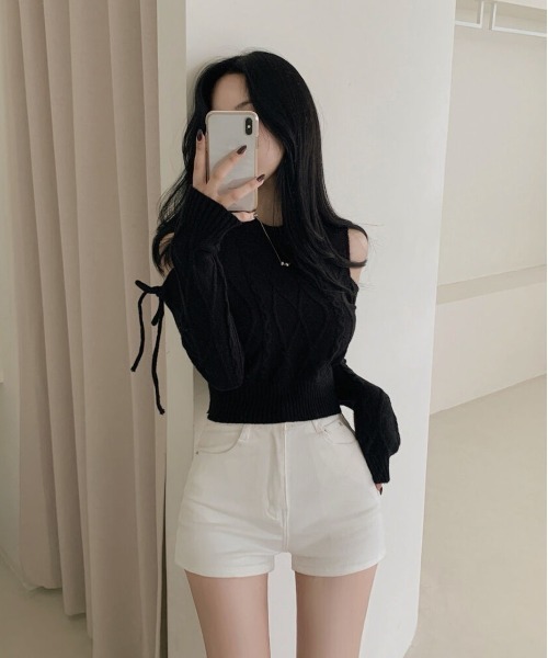 gossip！ロサンゼルス（ゴシップロサンゼルス）の「Y2K 肩見せ  リボンカットジャガードニット（ニット/セーター・レディース・ブラック/ワイン/オフホワイト・FREE）」の4枚目の写真