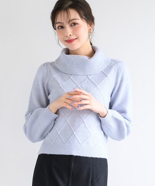 MISCH MASCH(ミッシュマッシュ)の「ラメフラッフィーダイヤ柄オフタートルニット/MM448323(ニット/セーター・レディース・ピンク/ブルー/ベージュ・フリ-)」の1枚目の写真